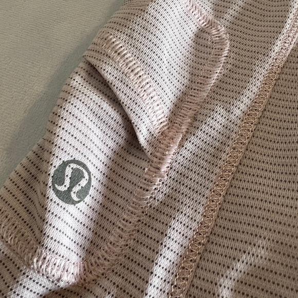LULULEMON Run Wild Tech Short Sleeve Top Fossil Size 8 Pink Lilac Light Medium - Picture 9 of 11